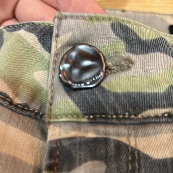 Distressed Black Orchid camo jeans - Picture 6 of 13